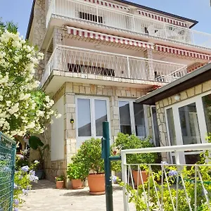 https://apartments-and-studios-vinko.primorje-gorskikotar.com