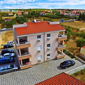 apartments-ivana-sveti-filip-i-jakov.hotelinzadar.com/